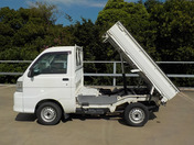 It is a picture of the white daihatsu hijet dump in 2011,First Photo Stock No.Y049874