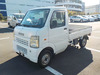 It is a picture of the white suzuki carry  truck in 2005,Sub Photo 1 Stock No.Y058168