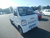 It is a picture of the white suzuki carry  truck in 2007,First Photo Stock No.Y059022